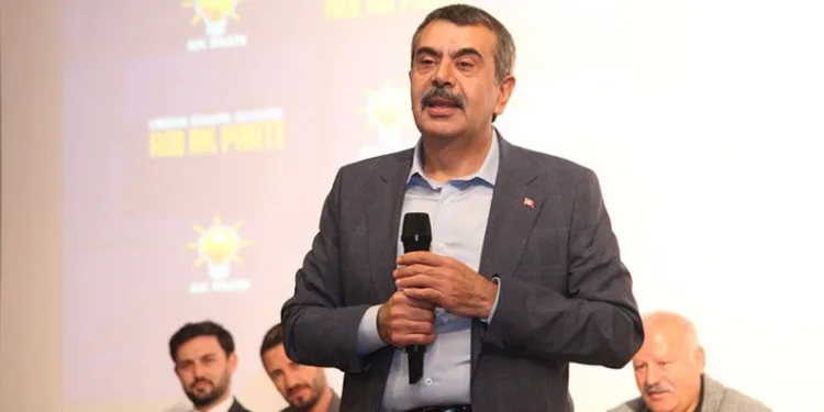 “250 milyon kitap çocuklarımızın masasında”