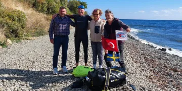 Çadırıyla Türkiye’den İspanya’ya yüzüyor