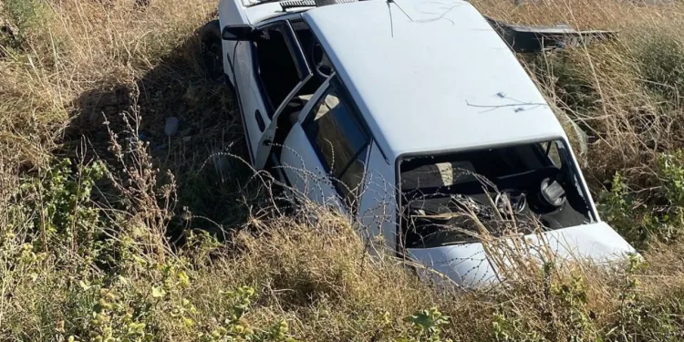 Şarampole devrilen araç sürücüsü yaralandı