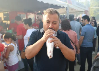 4 günde 500 bin şiş et ve 400 bin şişe şalgam suyu tüketildi
