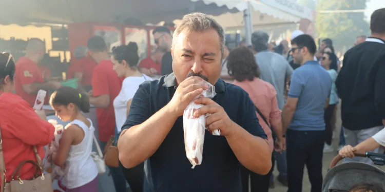 4 günde 500 bin şiş et ve 400 bin şişe şalgam suyu tüketildi