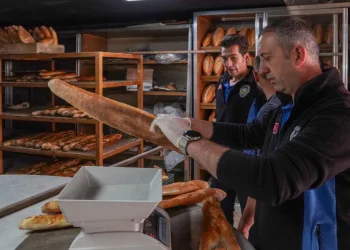 Zabıtadan ekmek fiyat tarifesi ve gramaj denetimi