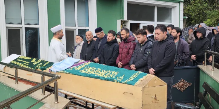Karbonmonoksit gazından ölen çift toprağa verildi