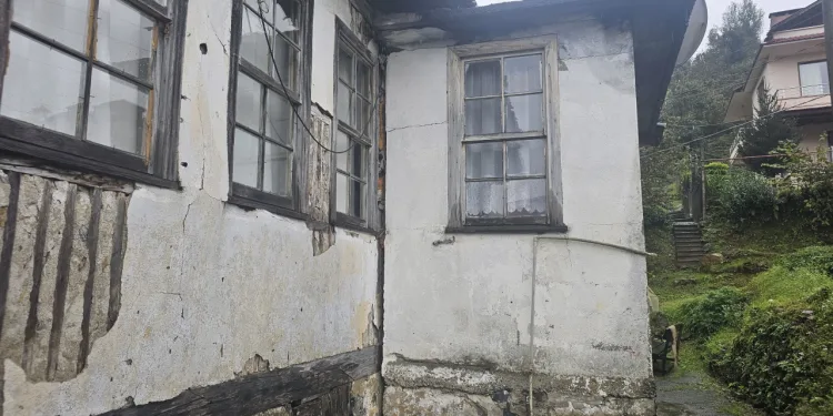 16 haneli mahalle heyelan riski nedeniyle boşaltıldı
