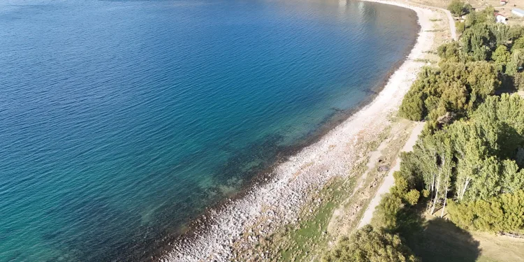 Van Gölü her geçen yıl biraz daha çekiliyor