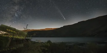 Nemrut Krater Gölü’nde Atlas kuyruklu yıldızı görüntülendi