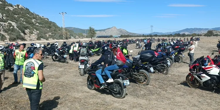 Motosiklet tutkunları Şehit Polis Şeyda Yılmaz adına hatıra ormanı oluşturdu