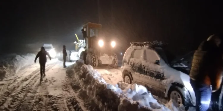 Kar kalınlığı 60 santimetreye ulaştı