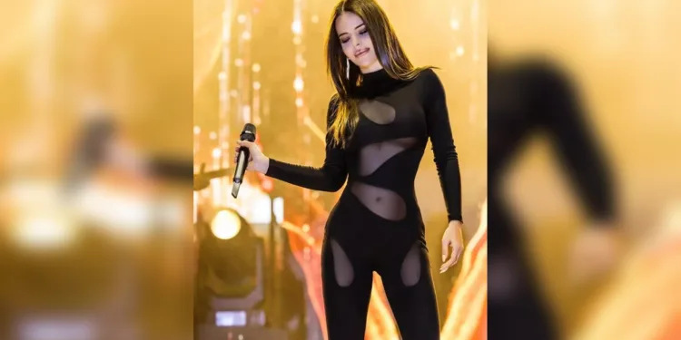 Simge hem iddialı tarzı hem de dansıyla sosyal medyayı salladı