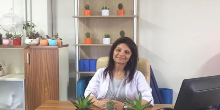 Skolyoz tedavisi fizyoterapist eşliğinde yapılmalı