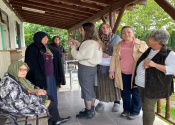 Skolyoz tedavisi fizyoterapist eşliğinde yapılmalı