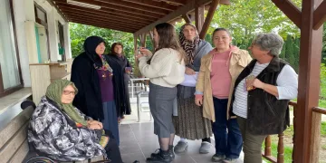 Skolyoz tedavisi fizyoterapist eşliğinde yapılmalı