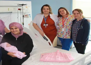 Karnında kitle tespit edildi, henüz 22 saatlikken ameliyat edildi