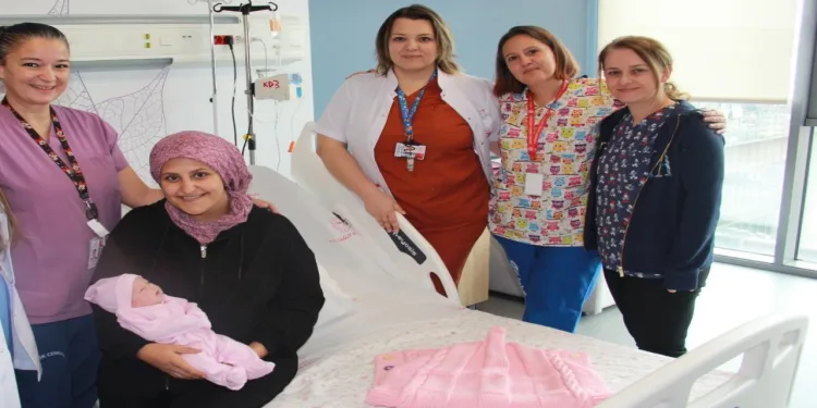 Karnında kitle tespit edildi, henüz 22 saatlikken ameliyat edildi