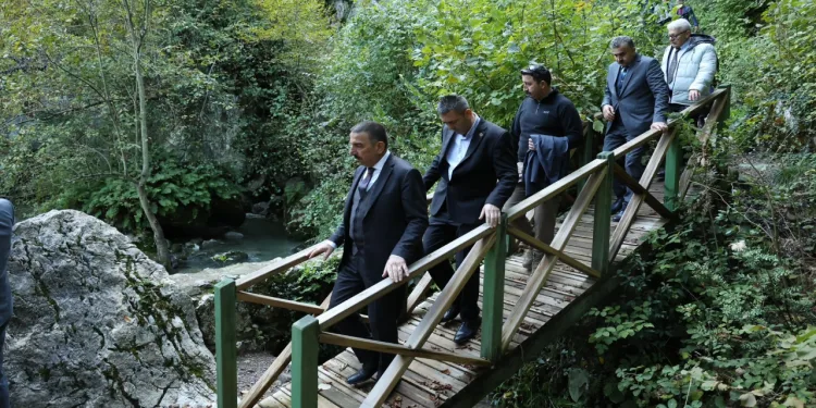 Vali Hacıbektaşoğlu, Çayır Mağarası’nda incelemelerde bulundu