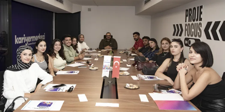 Kariyer Merkezi, öğrencileri iş dünyasına hazırlıyor