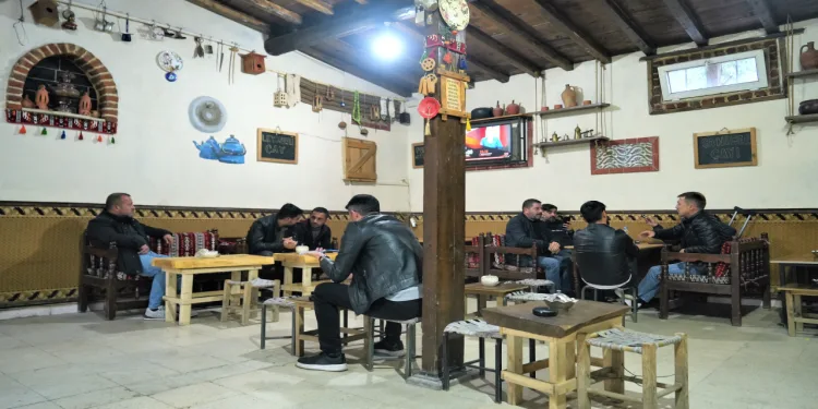 Otantik çay ocaklarında sobalar kuruldu