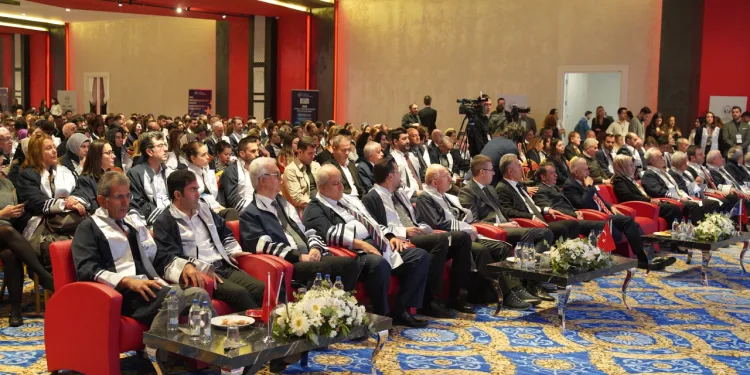 İGÜ, Binali Yıldırım’a Fahri Doktora Diploması tevcih etti