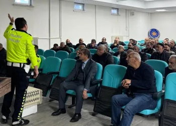 Okul servis şoförlerine yönelik bilgilendirme toplantısı düzenlendi
