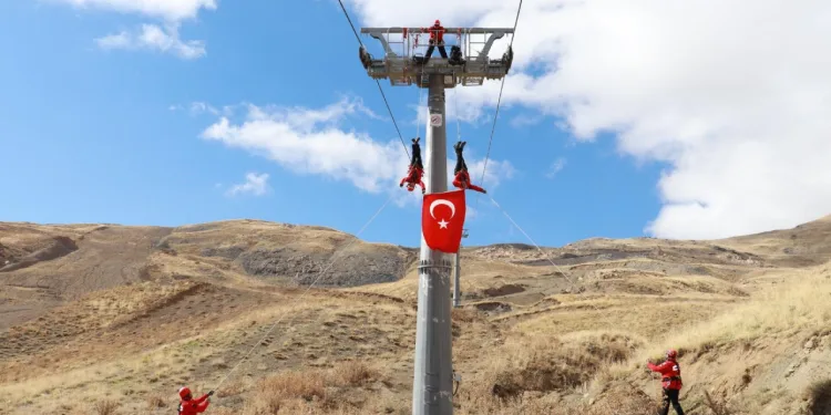 JAK timinden nefes kesen kurtarma tatbikatı