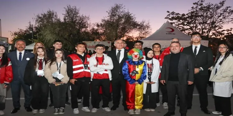 Öğrencilerden kan bağışı rekoru