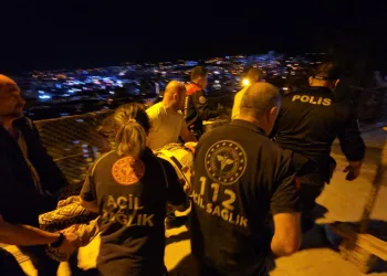 Tavanın üzerine yıkılmasıyla eşini kaybeden baba