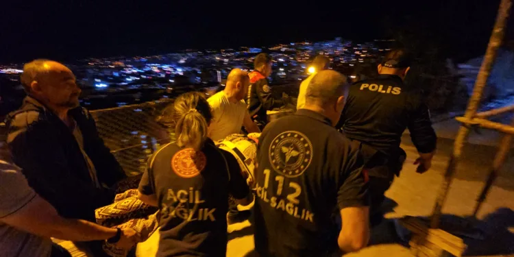 Tavanın üzerine yıkılmasıyla eşini kaybeden baba