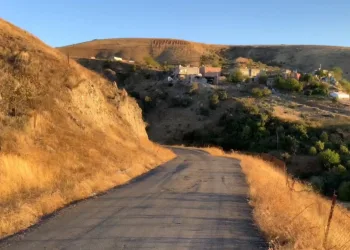 Köy yolları onarılmaya devam ediyor