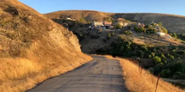 Köy yolları onarılmaya devam ediyor