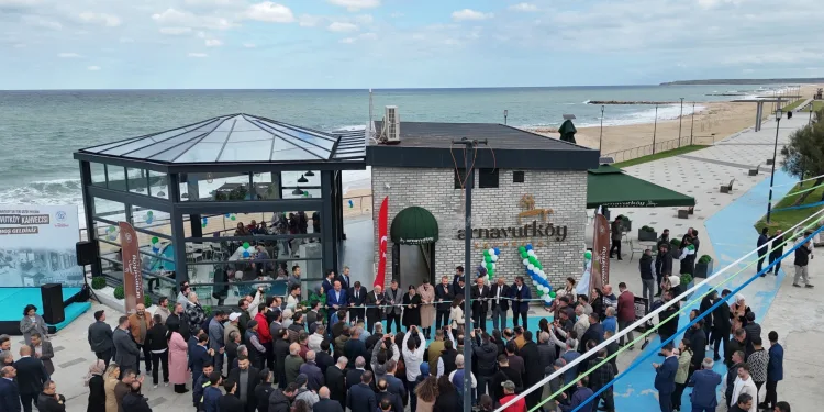 ‘Arnavutköy Kahvecisi’ hizmete açıldı