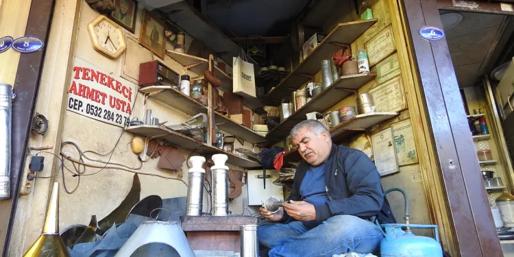 Baba ve dede mesleğini yaşatıyor