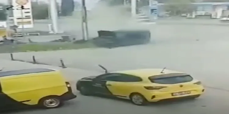 Yakıt istasyonuna daldı