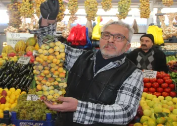 İki yılda bir yetişen, ‘vez meyvesi’ tezgahlarda yerini aldı