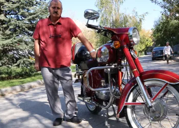 42 yıldır kullandığı motosikletini oğlundan dahi kıskanıyor