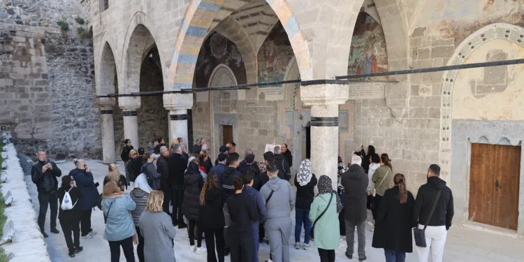 Meryem Ana Kilisesi yerli ve yabancı turistleri ağırlıyor
