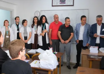 Öğrencilere ücretsiz kitapları dağıtıldı