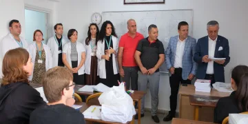 Öğrencilere ücretsiz kitapları dağıtıldı