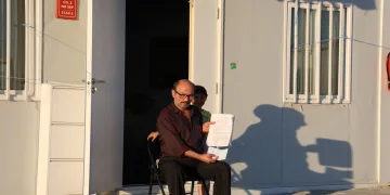 Sazan sarmalı yöntemiyle otomobilini kaptırdı