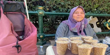 Kuşlara olan sevgisini gelir kaynağına dönüştürdü