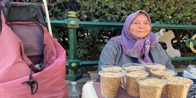 Kuşlara olan sevgisini gelir kaynağına dönüştürdü