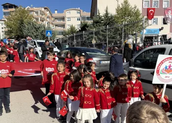 Miniklerden Cumhuriyet korteji