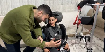 Serebral Palsi hastası çocuk, özel ayakta durma aracına kavuştu