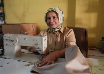 Eşi vefat edince işi devralan kadın 3 yıldır döşemecilik yapıyor