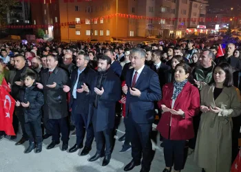 Yüzlerce kişi Cumhuriyetin 101. yılı için yürüdü