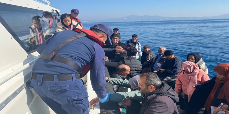 3 farklı operasyonda 47 düzensiz göçmen kurtarıldı
