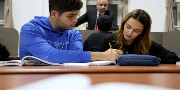 108 yıllık tarihi lisenin ışıkları hiç sönmüyor