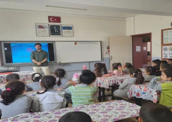 Öğrencilere ağız ve diş sağlığı eğitimi