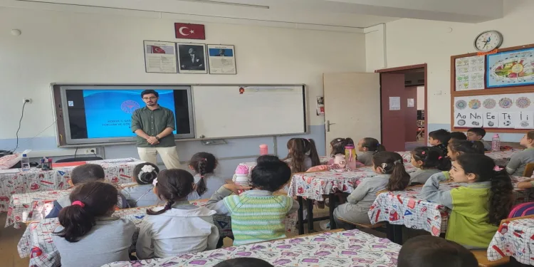 Öğrencilere ağız ve diş sağlığı eğitimi