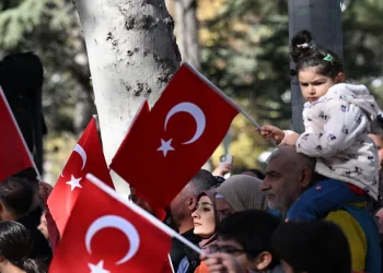 Deprem bölgesi 29 Ekim Cumhuriyet Bayramı Coşkusu