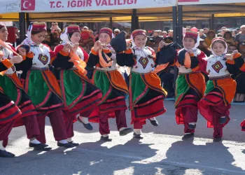 Deprem bölgesi 29 Ekim Cumhuriyet Bayramı Coşkusu